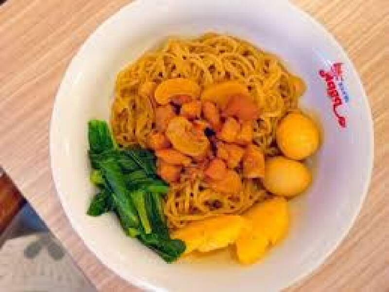 Bakmi Naga Resto: Mie Lezat dengan Bumbu Khas